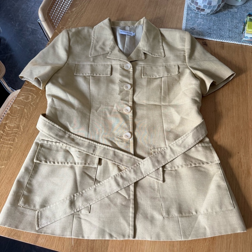 Vidrio Beige Short-Sleeve Trench Top - Picture 2 of 7